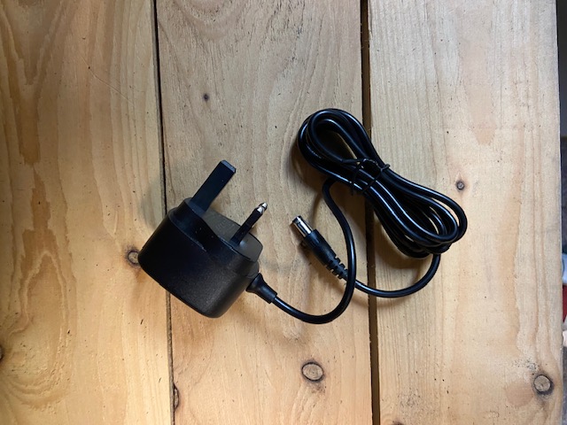 FOR USE IN UK ONLY Strymon 9V PSU for use with the Supermassive Black Fuzz